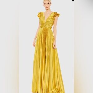 Elegant Mac Duggal Evening Gown